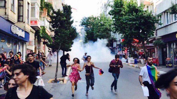 Pride marchers reportedly fleeing from tear gas. (Twitter/@Elif_Safak)