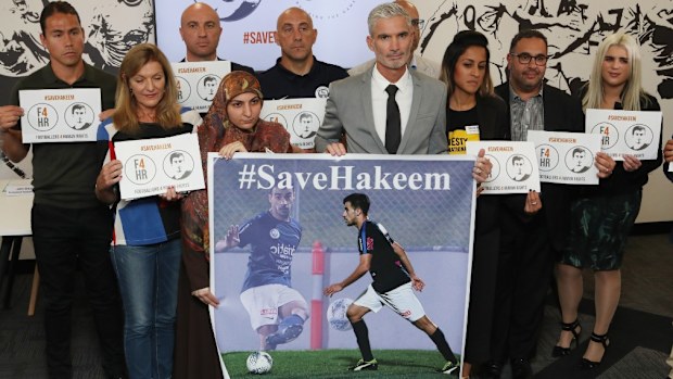 Ex-Socceroos captain Craig Fosters was among people rallying for Mr AlAraibi to remain in Australia.
