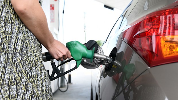 Australian motorists are advised to fill up now, with petrol prices low ahead of the school holidays. (AAP)