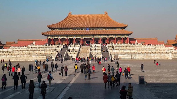 China vows to counter Trump's 'bullying' tariffs as global trade war ...