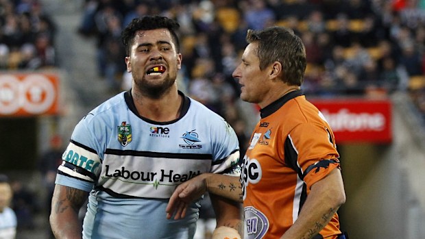 Sharks Andrew Fifita leaves the field with an ankle injury during the Round 22 NRL match between the New Zealand Warriors and the Cronulla-Sutherland Sharks. (AAP)