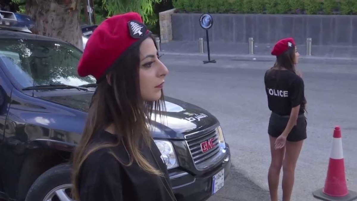 Mayor makes female police wear mini shorts to 'boost tourism' | Nine.com.au