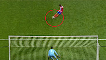 Julián Álvarez slipped and double-touched the ball.