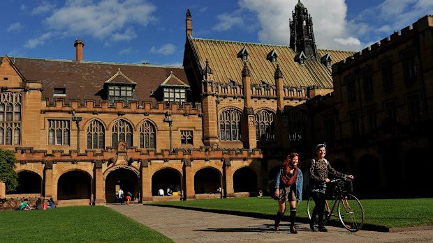 A new report has called for Australian university graduates living overseas to pay back their HECS debts. (AAP)
