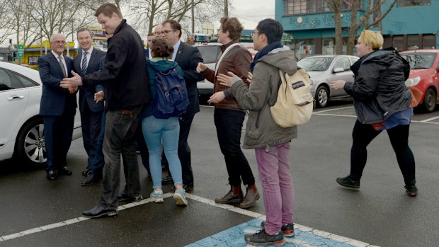 Students gather around Education Minister Christopher Pyne at Victoria University today. (AAP)