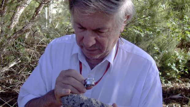 Dr Andrew Glikson studies rock samples from the impact site. (ANU)
