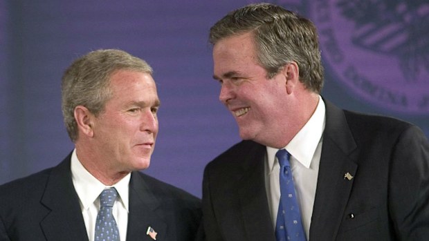 Former US President George W Bush with his brother Jeb in 2004. (AAP)