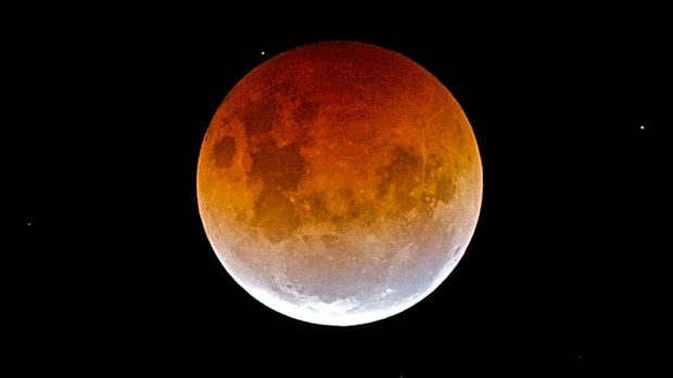 Blood red moon witnessed from Kaikoura, New Zealand. (Paul Boocock)