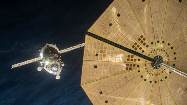  Russian cosmonaut Yuri Malenchenko manually docking the Soyuz TMA-19M spacecraft. (EPA/NASA)