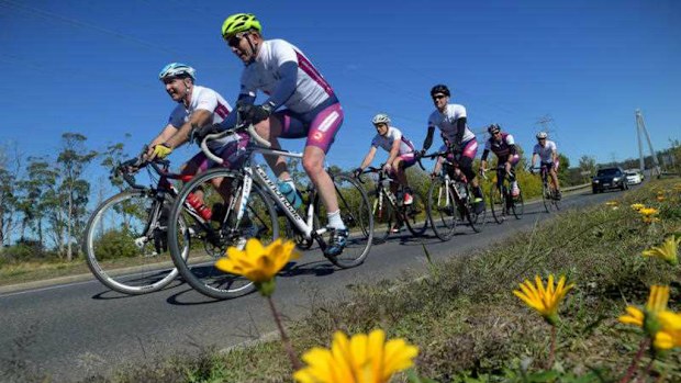 Prime Minister Tony Abbott (wearing a yellow helmet) rides his bike together with fellow riders from Exeter to George Town in Tasmania. (AAP)