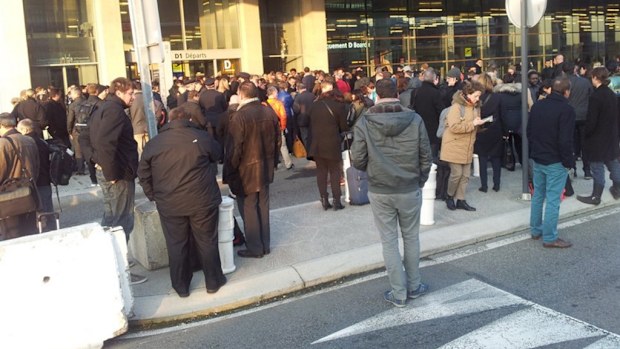 People outside the Toulouse airport. (Twitter / @FrRobardet)