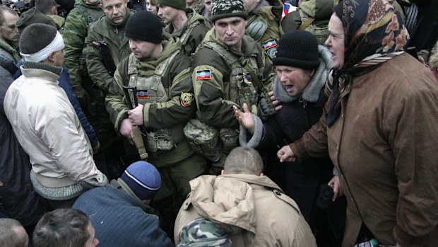Local residents react as Ukrainian prisoners of war are handed over by the self-proclaimed Donetsk People's Republic. (AAP)
