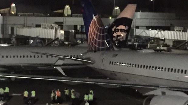 The chaotic scene on the LAX runway. (Twitter/brujo11c)