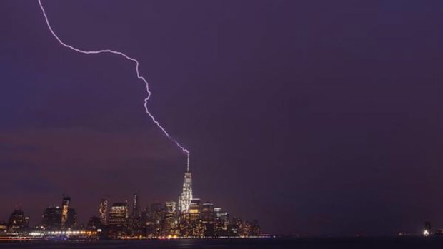 A photo of lightning striking the One World Trade Centre. (@AnthonyQuintano)