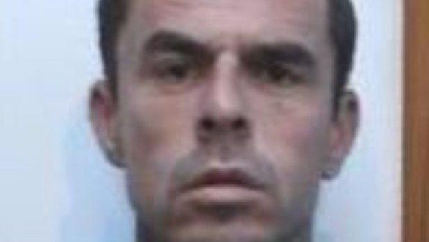Richard Norrie, 33, is on the run after escaping Glen Innes Correctional Centre. (NSW Police)