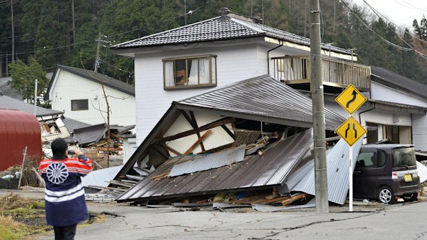 A strong 6.2 magnitude earthquake has struck central Japan, causing houses to collapse. (AAP)