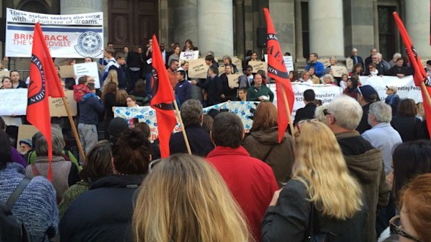 Thousands flooded the steps of parliament demanding two Adelaide teens be released from detention. (Rhett Burnie, 9NEWS)