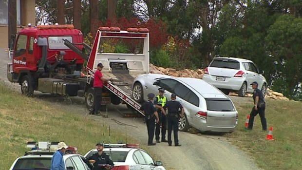 Police seize the Holden station wagon which rolled down the driveway of a Clarendon home, hitting and killing a toddler. (9NEWS)