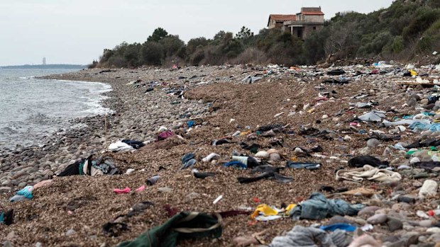 A beach near Ayvacik on the Turkish coast is strewn with rubble after a boat smuggling migrants to Greece slammed into rocks offshore. (AAP)