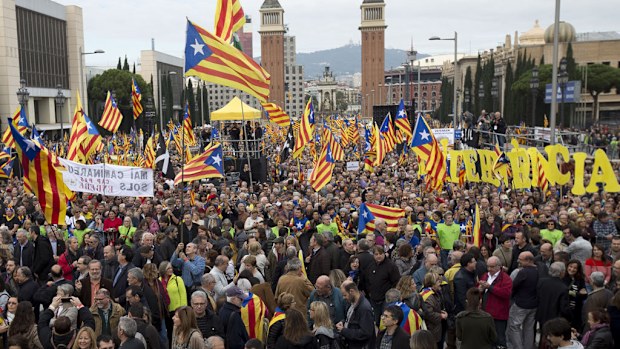 A pro-independence demonstration in support of Catalan politicians accused by the Spanish judicial system in Barcelona on November 13, 2016. (AFP)
