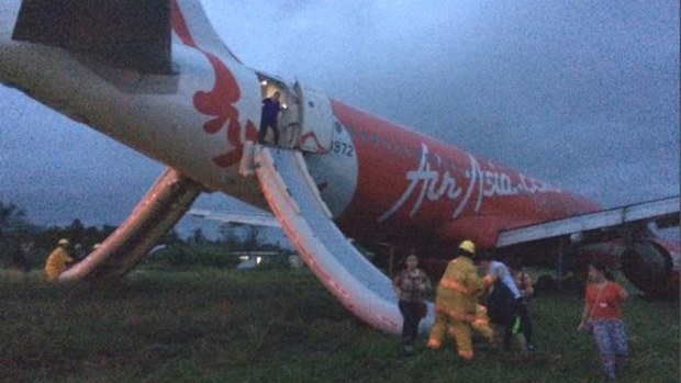 Passenger Jet Damazo-Santos took this photo of the stricken AirAsia Zest jet. (Twitter/Jet Damazo-Santos)