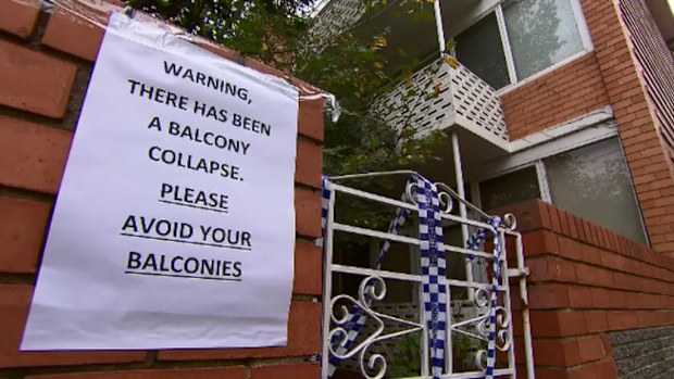 Residents in the apartment block have been told to avoid their balconies. (9NEWS)
