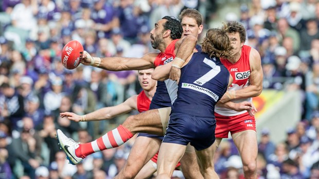 Adam Goodes gets a kick away under intense Freo pressure. (AAP)