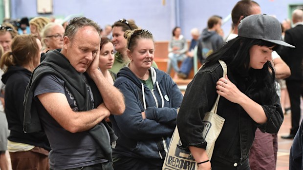  Residents of the evacuated towns of Wye River and Separation Creek are seen at Relief Centre in Apollo Bay south of Melbourne. (AAP)