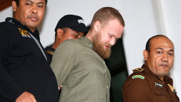 Samuel Pekka Juhani Kuuppo is escorted by Indonesian police at the Bali prosecutor's office in Denpasar. (AAP)