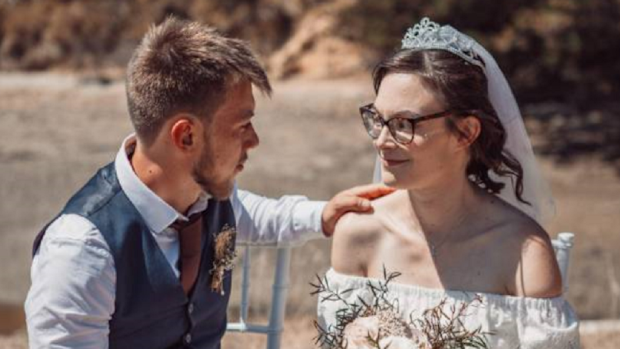 Woman with cancer wedding