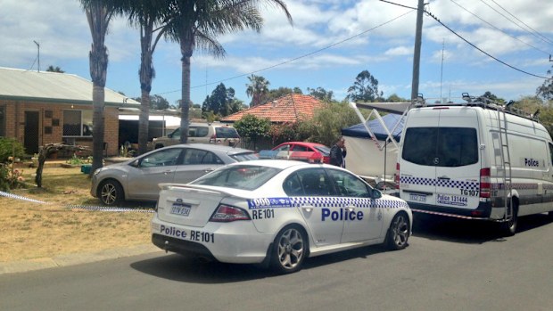 Police outside the Eaton home. (Rebecca Johns/9NEWS)