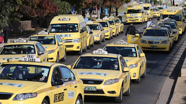 Taxis queued up at Melbourne Airport. (AAP stock)