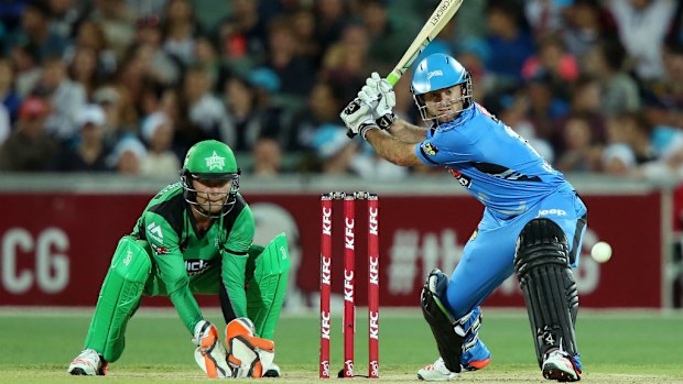  Tim Ludeman of the Adelaide Strikers bats in front of Tom Triffitt of the Melbourne Stars during the Big Bash League. (Getty)