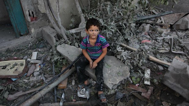 Residents have been seen returning to their homes in north Gaza as troops withdraw. (Getty)