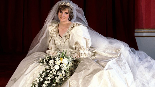 princess fergie wedding dress Prince Andrew and Sarah Ferguson's 1986 Wedding Photos