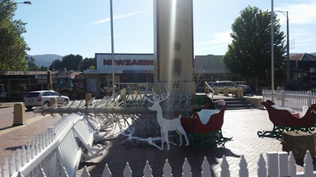 Police are searching for the vandals who "were not in the Holiday spirit". (Victoria Police)