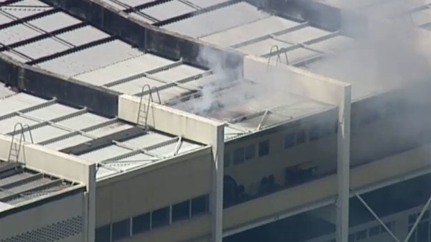 Fire crews have controlled a blaze in an upstairs bar at Sandown Racecourse. (9NEWS)