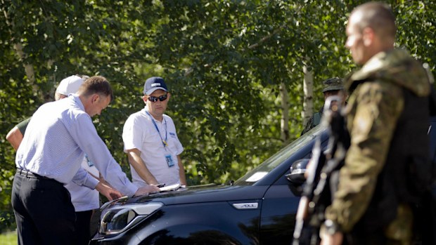 MH17 investigators have been repeatedly delayed access to the MH17 crash site. (AAP)