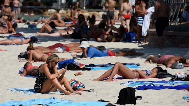According to a survey, only 38 per cent of Australian teenagers are willing to bake themselves in the sun compared to 60 per cent a decade ago. (AAP)  