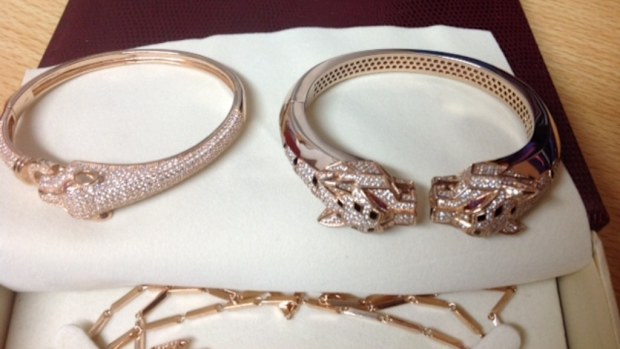 A Navy officer's has had her jewellery stolen from her Doncaster East home while marching in an Anzac day parade. (Victoria Police) 