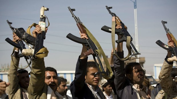 Houthi Shiite Yemeni raise their weapons during clashes near the presidential palace in Sanaa, Yemen. (AP)