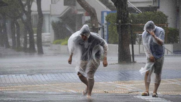 Super typhoon Vongfong churned towards Japan injuring at least 20 people. (AAP)