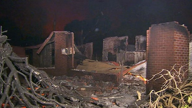 Two volunteer firefighters have lost their homes to bushfires in South Australia. (9NEWS)