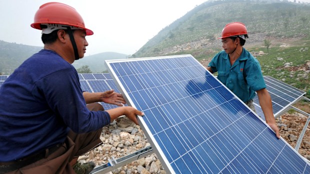 Chinese workers install solar panels in the town of Zaozhuang. (AAP)