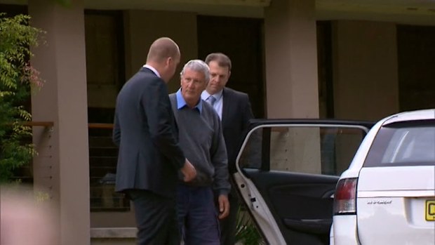 Detectives speak with Bill Spedding at his home, prior to his arrest. (9NEWS)