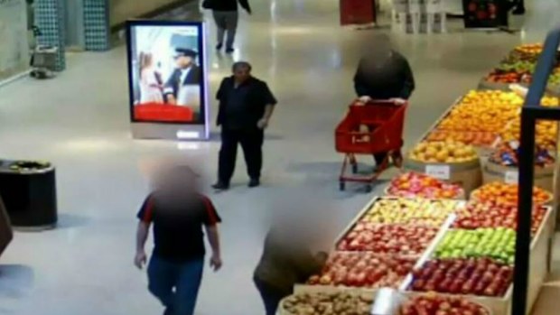 CCTV footage of a man police wish to speak to. (Vic Police)