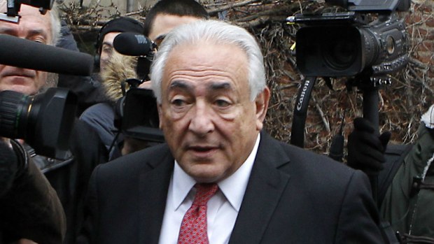 The media surrounds former IMF boss Dominique Strauss-Kahn outside his hotel. (AAP)