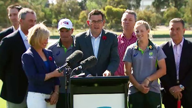 Opposition Leader Daniel Andrews has pledged $25m to upgrade St Kilda Junction Oval. (9NEWS)