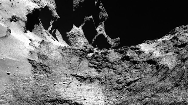 The crack in the comet's surface was detected by the Rosetta probe's Osiris camera (ESA).