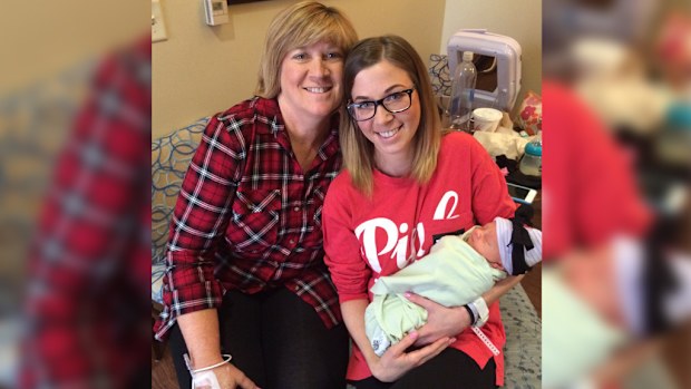 Ms Thompson, Ms McKissack and newborn Kelcey. (Twitter/@TheMedCtrPlano)